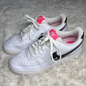 Nike Women's White and Pink Sneakers
